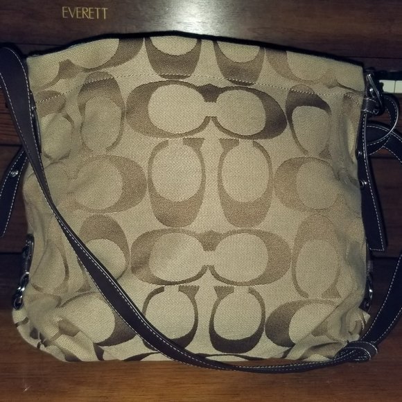 Coach Signature Duffle LIKE NEW in Khaki & Mahogany with adjustable strap - Picture 11 of 12